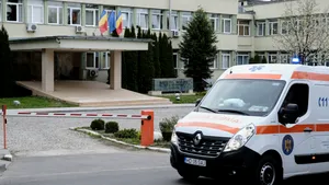 Un medic de pe ambulanţă a fost luat la bătaie pentru că a ajuns târziu la un caz