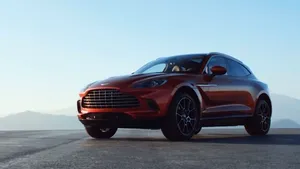 O marcă auto de lux lansează primul său SUV. Compania are din nou dificultăţi, după ce a intrat de şapte ori în faliment în istoria sa