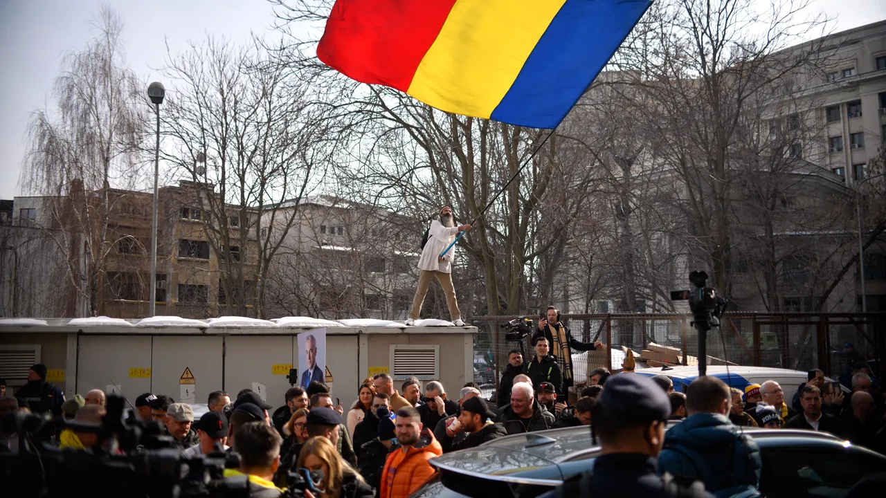 Simpatizanţii lui Călin Georgescu se organizează pe grupurile de comunicare