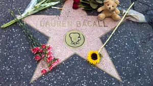 BIOGRAFIE: Lauren Bacall, actriţa cu voce profundă şi ochi albaştri devenită o legendă a Hollywood-ului