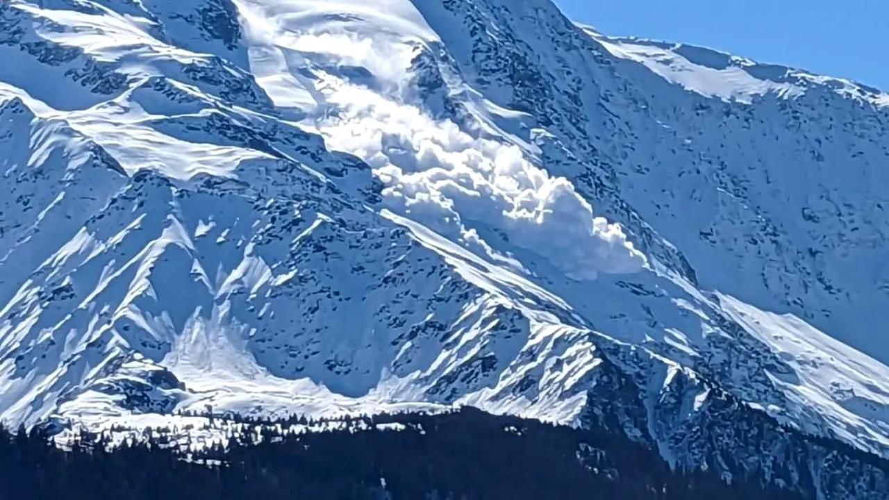 Patru persoane au murit într-o avalanşă în Alpii francezi