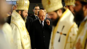 Un bărbat către Băsescu: Domnule preşedinte! Opriţi corupţia din ţară!