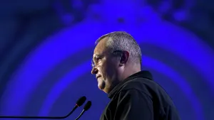 Ciucă: Combaterea consumului de droguri în şcoli, temă pentru întreaga ţară, nu doar în Bucureşti