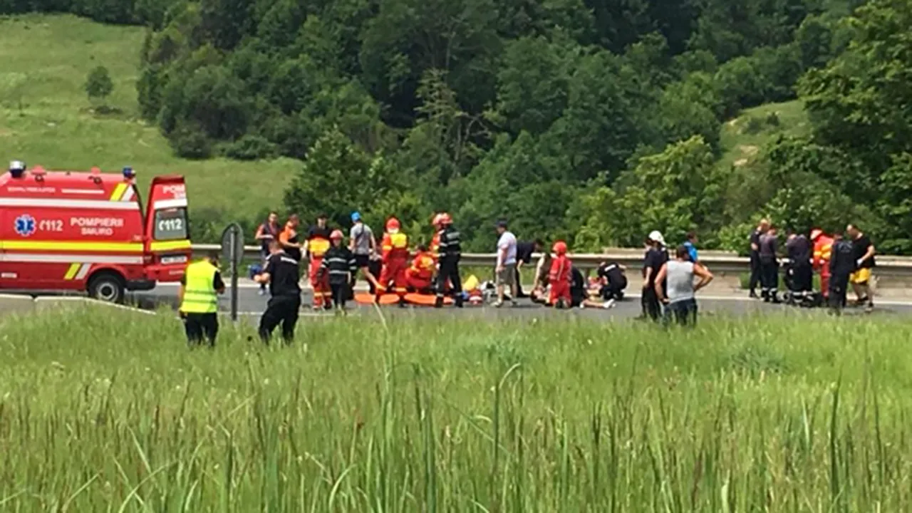 BILANŢUL accidentului de la Braşov: Patru adulţi au murit, iar 26 de copii sunt răniţi. Autocarul a fost omologat pentru 25 de locuri. În maşină erau 30 de persoane - GALERIE FOTO, VIDEO