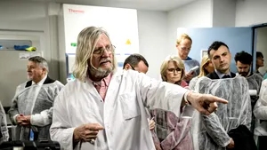 Avertismentul controversatului medic Didier Raoult: Când ajungi  la terapie intensivă, problema nu mai este virusul. E prea târziu pentru antivirale