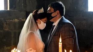 Propria nuntă a devenit FOCAR DE INFECŢIE. Peste 100 de persoane testate pozitiv cu noul coronavirus la o căsătorie
