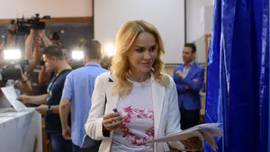 Gabriela Firea, la sediul PSD: Îi rog pe colegii mei să nu plece din secţiile de votare ca data trecută
