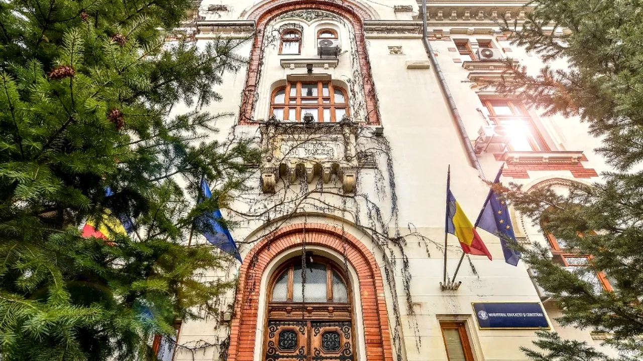 Ministerul Educaţiei: Inspectorii şolari generali şi contabilii, convocaţi după ce nu s-au plătit bursele elevilor
