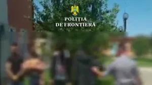 VIDEO: Doi sârbi care ajutau 13 cetăţeni sirieni să treacă ilegal graniţa au fost opriţi la vama Oraviţa