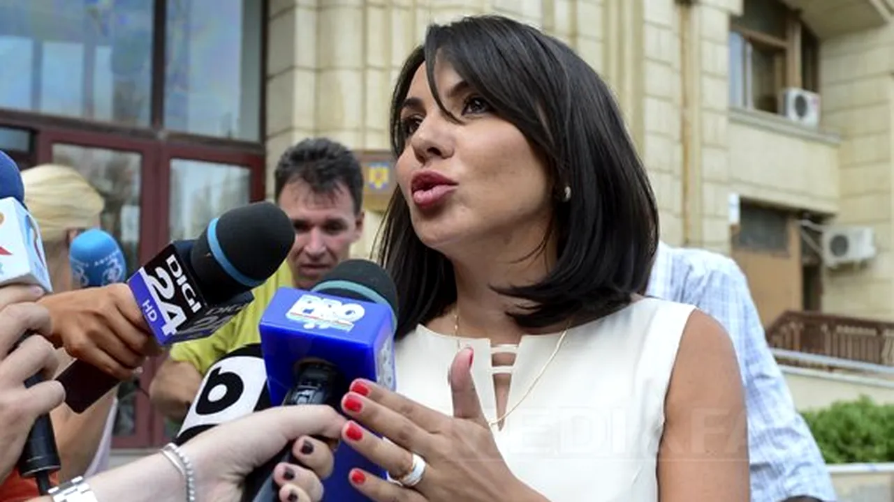 VIDEO | UPDATE Bunica Anei Maria Pătru, de 90 de ani, citată în dosarul nepoatei, a SUFERIT un atac de panică la sediul DNA Ploieşti