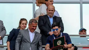 Maradona, înger şi demon. Deşi a avut probleme cu drogurile şi alcoolul, nu a ezitat să facă glume pe seama viciilor sale din trecut
