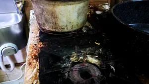 GALERIE FOTO. Condiţii de coşmar în centre de carantină din Craiova şi Turnu Măgurele. Sancţiunile aplicate