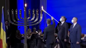 Premierul Ciucă, discurs la aprinderea luminilor de Hanuka: Speranţa şi credinţa ne fac mai puternici