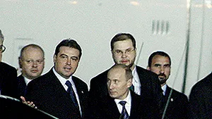 Vladimir Putin, câştigătorul indiscutabil al summitului NATO de la Bucureşti - presă