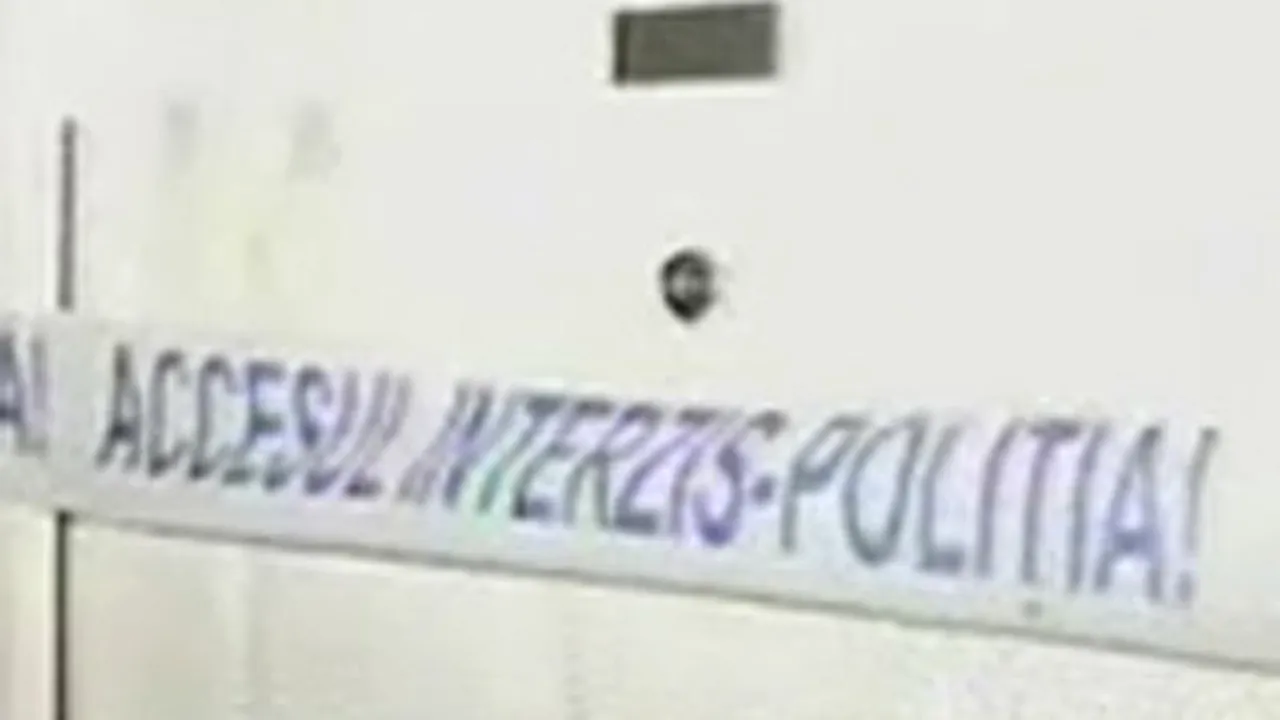 Un tânăr şi-a ucis mama cu aproape 200 de lovituri de cuţit (video)