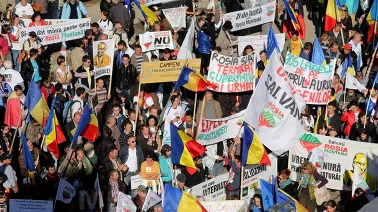 PROTESTE în ţară faţă de proiectul Roşia Montană: Mii de persoane s-au adunat la Cluj şi Abrud - FOTO