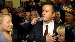 AFP: Extrema dreaptă franceză destabilizează Guvernul şi opoziţia în urma unui scrutin local