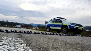 Bărbat care nu a oprit la semnalul poliţiştilor, reţinut. Maşina era plină cu ţigări de contrabandă