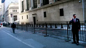 Salariile de pe Wall Street ar putea creşte cu până la 100% în 2009
