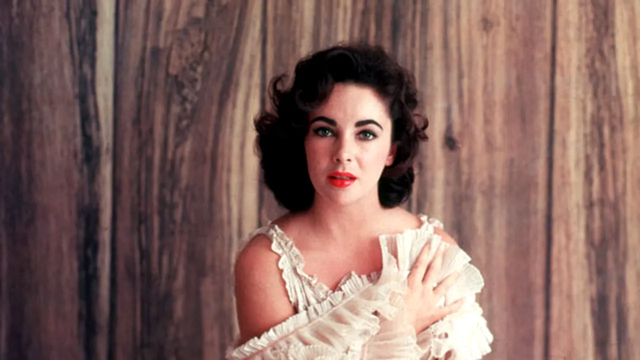 O păpuşă Barbie, inspirată de personalitatea actriţei Elizabeth Taylor, lansată în Statele Unite - FOTO