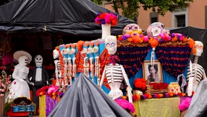 Día de los Muertos / Ziua Morţilor - 2 noiembrie. Parade, cranii de zahăr şi pâine să potolească foamea dispăruţilor - FOTO/VIDEO