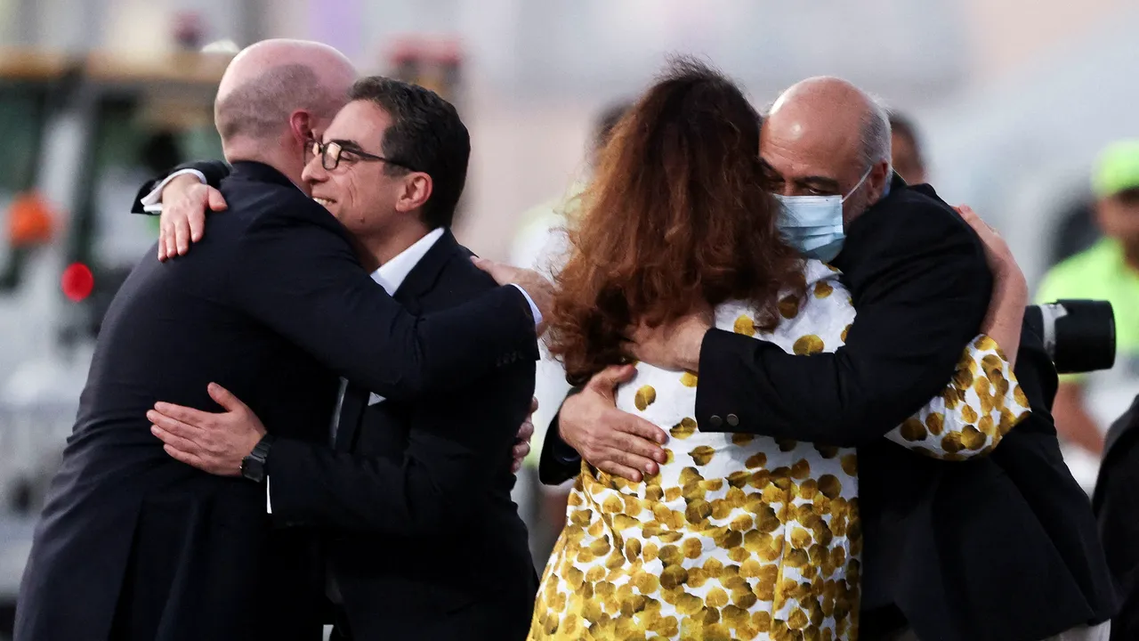 SUA şi Iran au încheiat luni un schimb de prizonieri în valoare de şase miliarde de dolari. Biden, criticat pentru decizia de a-şi răscumpăra cetăţenii