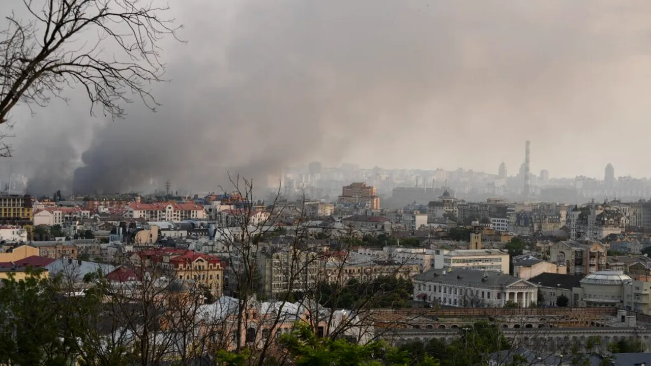 Războiul din Ucraina, ziua 1210. Atacurile dronelor rusești asupra Kievului au ucis 15 persoane / Trump a părăsit summitul G7 înainte de întâlnirea cu Zelenski