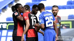 Doi jucători de la Hertha Berlin au încălcat măsurile de distanţare în meciul de azi. Imaginea a devenit virală 