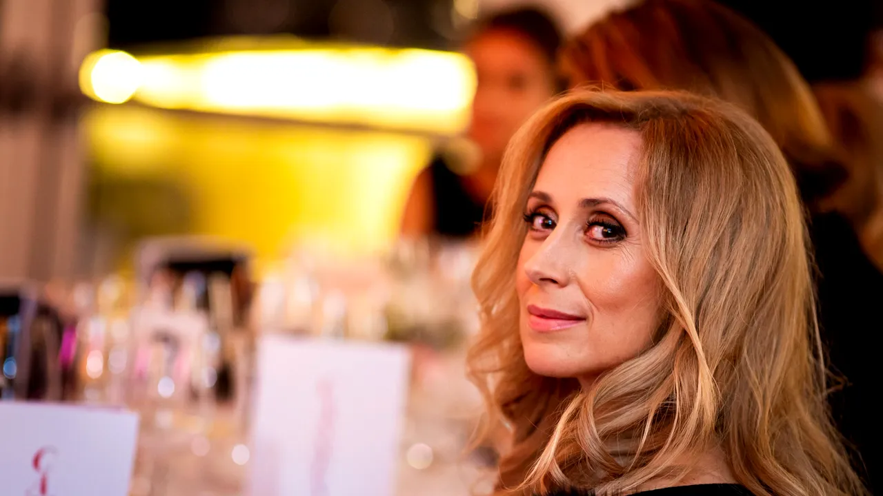 Lara Fabian a anunţat cu câteva ore înainte de spectacol că nu mai ajunge în Craiova. Motivul invocat de artistă