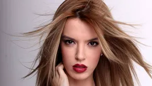 Ioana Mihalache va reprezenta România la competiţia de frumuseţe Miss Earth 2013 din Filipine - FOTO