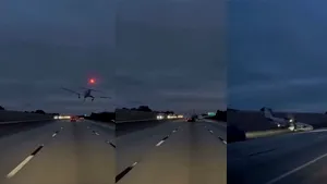 Un avion a aterizat pe o autostradă din Florida. În timpul aterizării a lovit o mașină