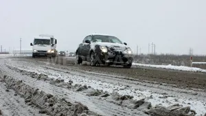 Drumuri acoperite de zăpadă în Arad şi Bistriţa-Năsăud