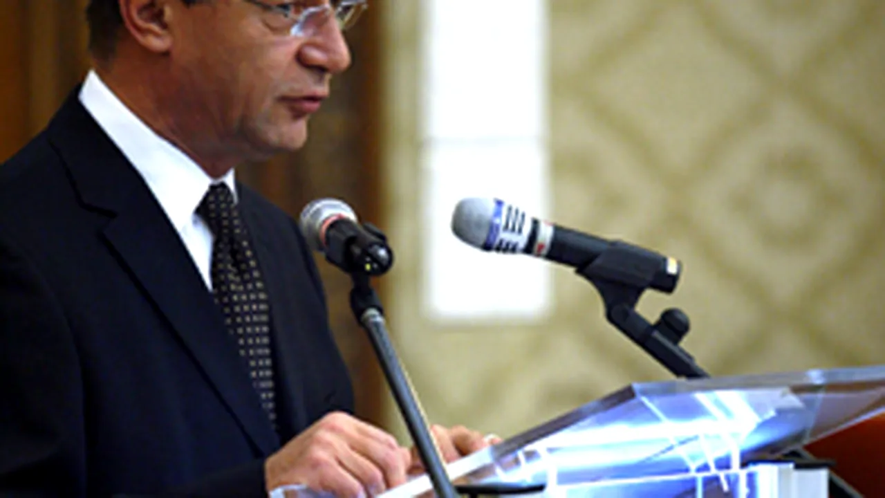 Băsescu cere sindicatelor să renunţe la proteste până după alegeri