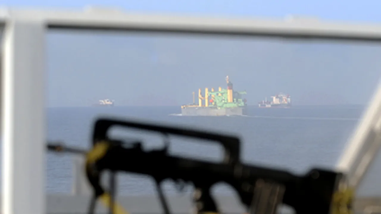 Remorcherul italian, la bordul căruia sunt cinci români, a ajuns aproape de coasta somaleză