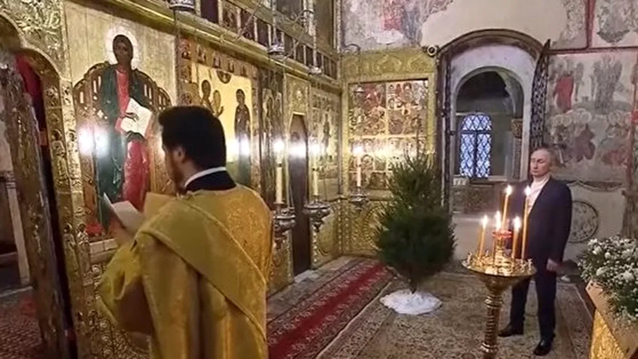PREZENTUL FĂRĂ PERDEA Marius Oprea / ”Războiul sfînt”, o ispită a lui Putin pentru o sută de milioane de credincioşi, în timp ce participă la Slujba Naşterii Domnului de unul singur 