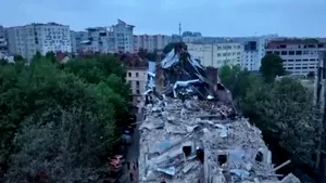 Imagini apocaliptice din Lvov: drona surprinde un oraş bombardat, aflat sub dărâmături