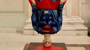 Gorghiu, despre macheta cu Superman care plonjează în cap: Un îndemn clar la violenţă