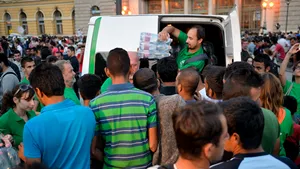 Paisprezece migranţi sirieni, iranieni şi irakieni, descopriţi în Franţa într-un camion frigorific