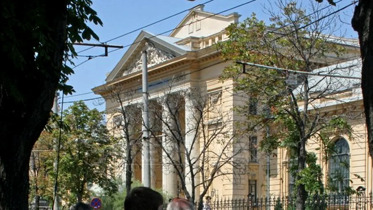 Cei doi directori de la UMF Bucureşti reţinuţi pentru luare de mită, trimişi în judecată