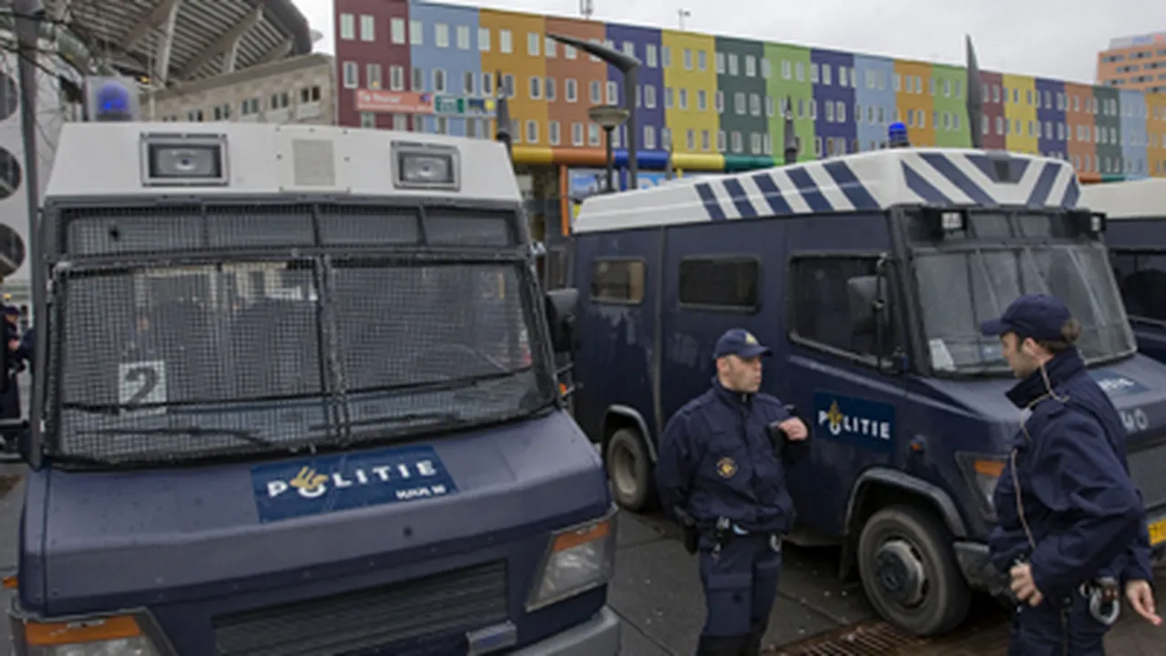CRIZA IMIGRANŢILOR: Violenţe în timpul unei manifestaţii împotriva refugiaţilor, într-o localitate din Olanda