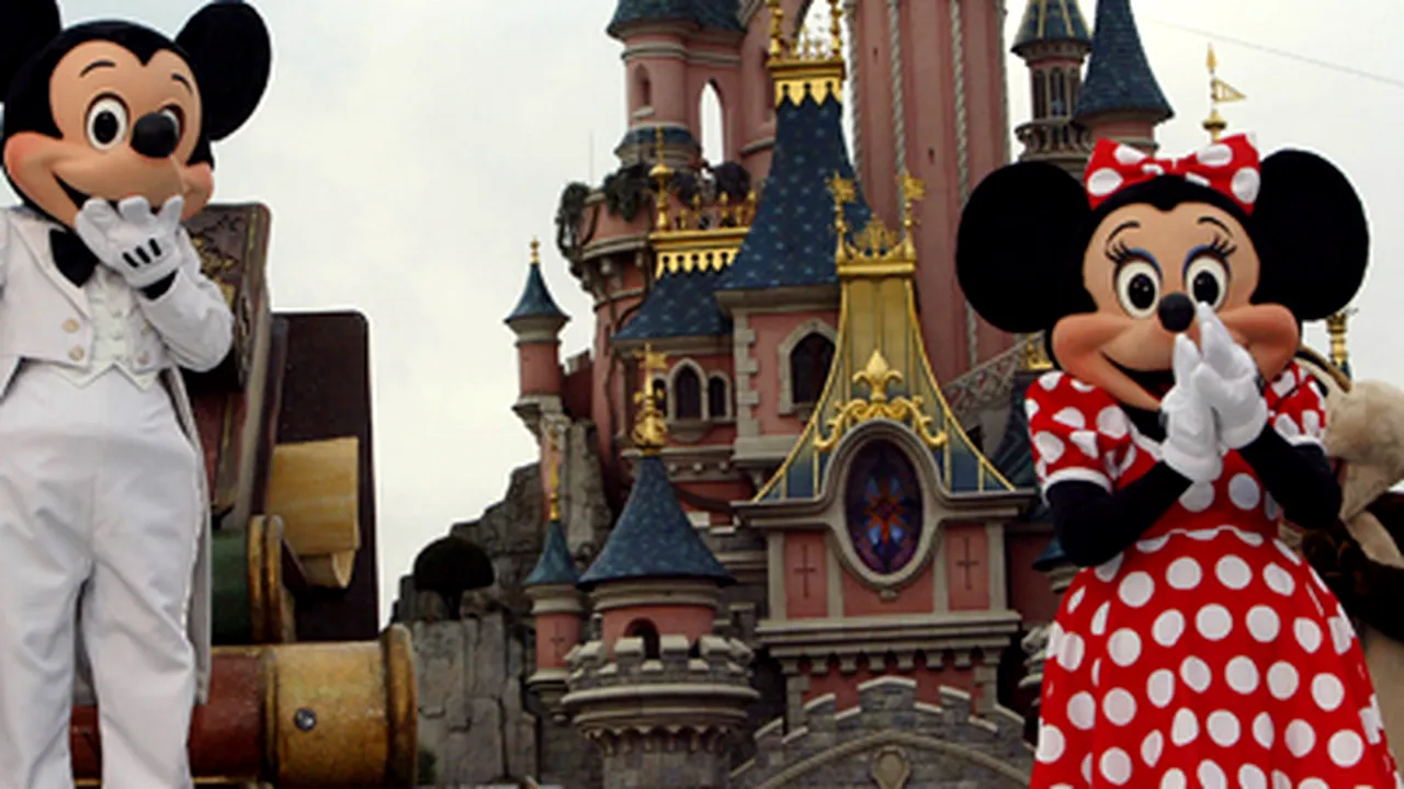 Doi consilieri generali vor să construiască un Disneyland la Bucureşti