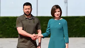 Volodimir Zelenski a ajuns în Republica Moldova. El a fost întâmpinat de preşedintele Maia Sandu / Zelenski: 