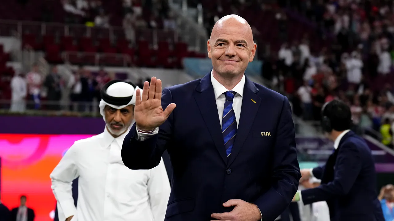 Infantino şi procurorul general al Elveţiei ar fi fost spionaţi de Qatar, conform presei elveţiene