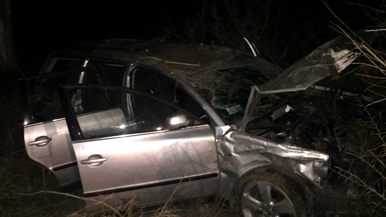 Accident GRAV în Sibiu: Un adolescent a murit şi alţi patru tineri au fost răniţi, după ce o maşină s-a răsturnat | FOTO