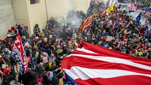 Primele două demisii la Casa Albă, după violenţele din Washington