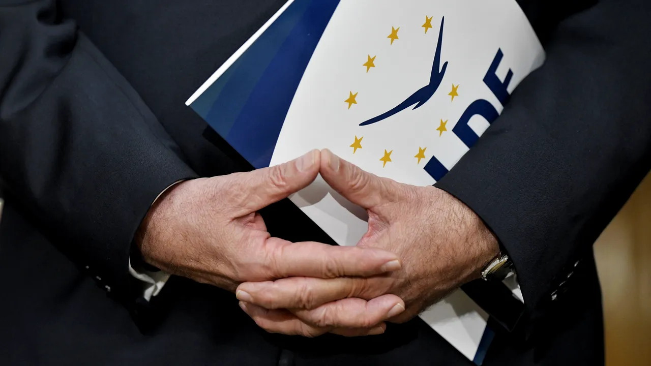 PNL şi ALDE, negocieri pentru fuziune prin absorbţie