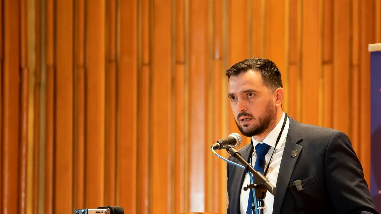 Liderul deputaților AUR: PSD se joacă de-a opoziția și de-a guvernarea în același timp