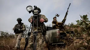 Războiul din Ucraina, ziua 606. Trupele ruse folosesc noi tactici. Zelenski vizitează bazele militare aflate în sudul ţării / Penurie de drone după restricţiile impuse de China