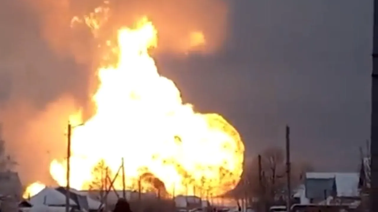 O nouă înregistrare video arată o explozie masivă la o clădire ocupată de ruşi în Soledar