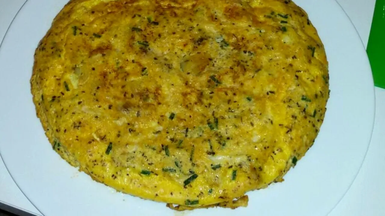 Uimitoarea „omletă” cu spaghete pe care italienii o iau la plajă